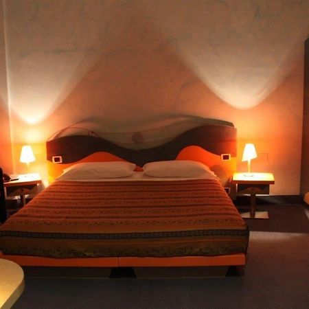 Hotel Del Sole มาร์เกริตา ดิ ซาวอยา ภายนอก รูปภาพ