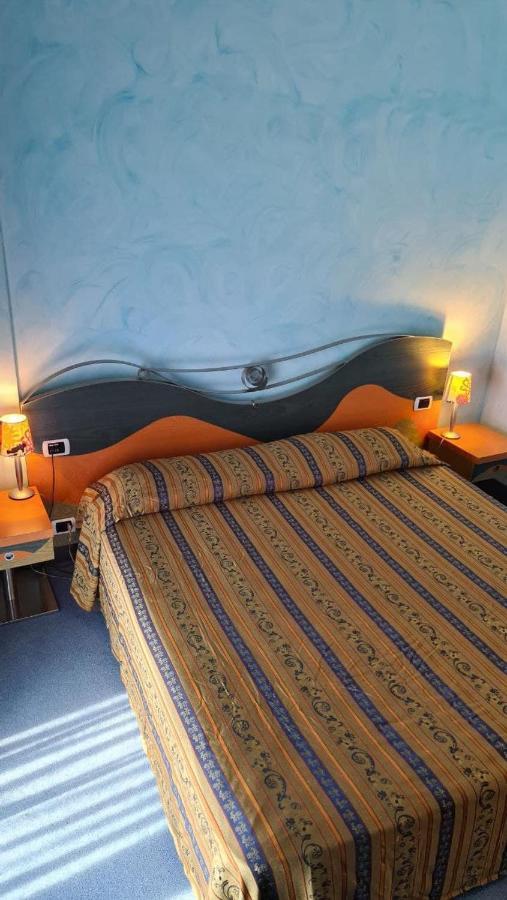 Hotel Del Sole มาร์เกริตา ดิ ซาวอยา ภายนอก รูปภาพ
